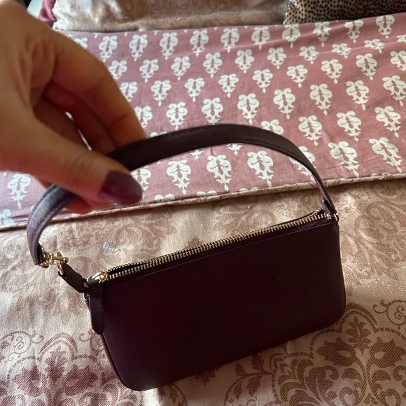 Cute Cole Hann Burgundy purse - Picture 4 of 6